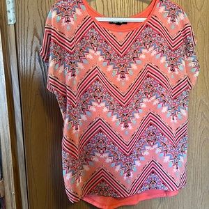 Geometric detail top